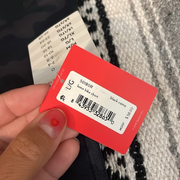 New SPANX Look at Me Now Biker Shorts in Black Camo Size Large - Picture 8 of 9